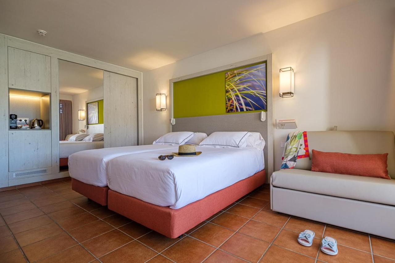 Oassium Hotel - Adults Only La Pineda Exterior photo